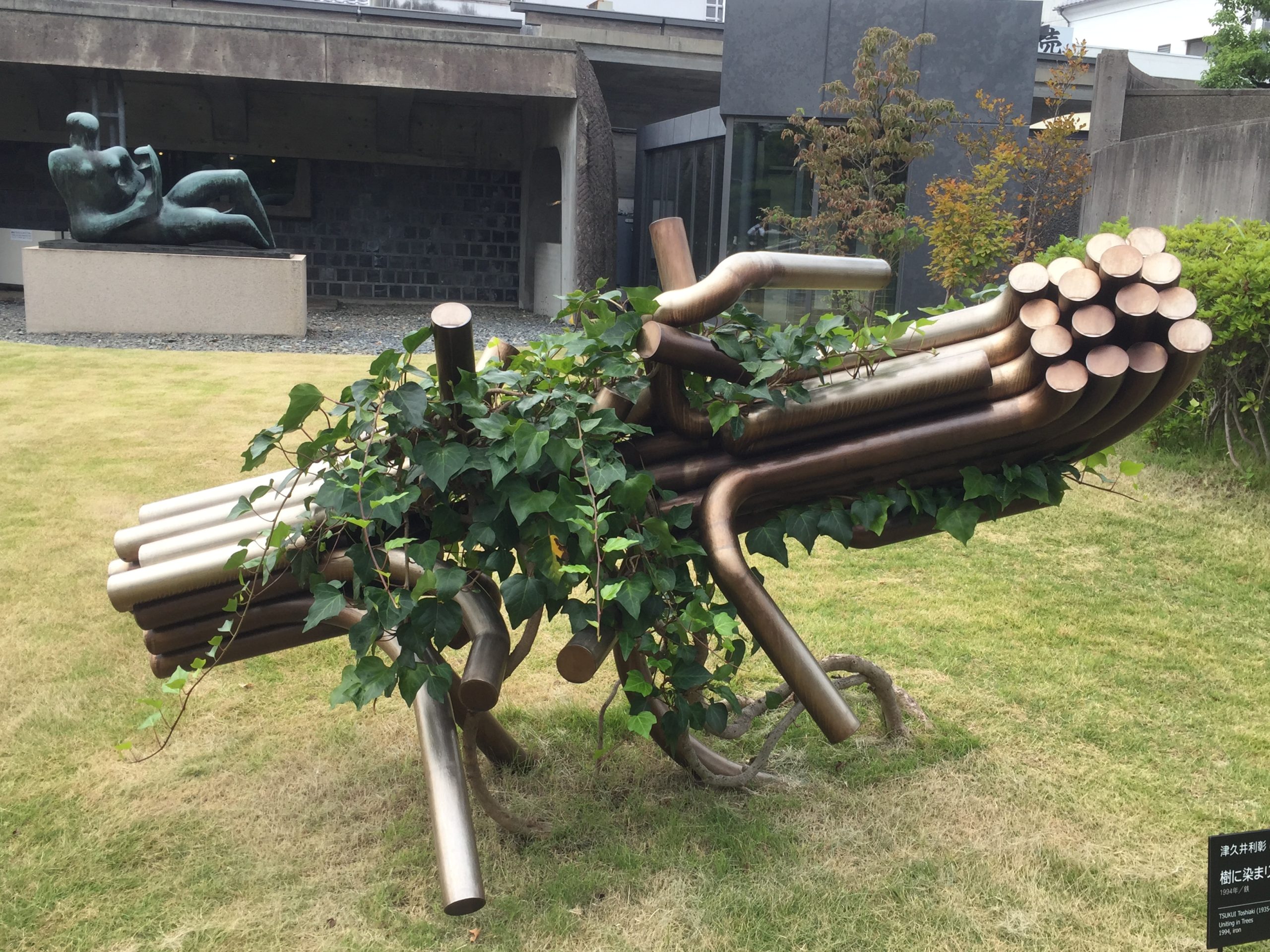 津久井利彰先生作品　「はじまりを求めて」