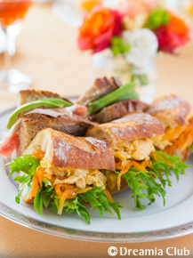 アボカドと生ハムのカンパーニュサンド