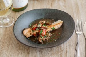 サーモンのグリルをプチトマトのソースで