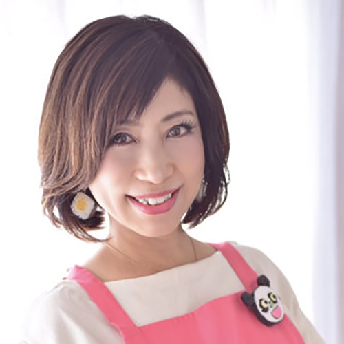 飾　巻子(恒岡恵美）