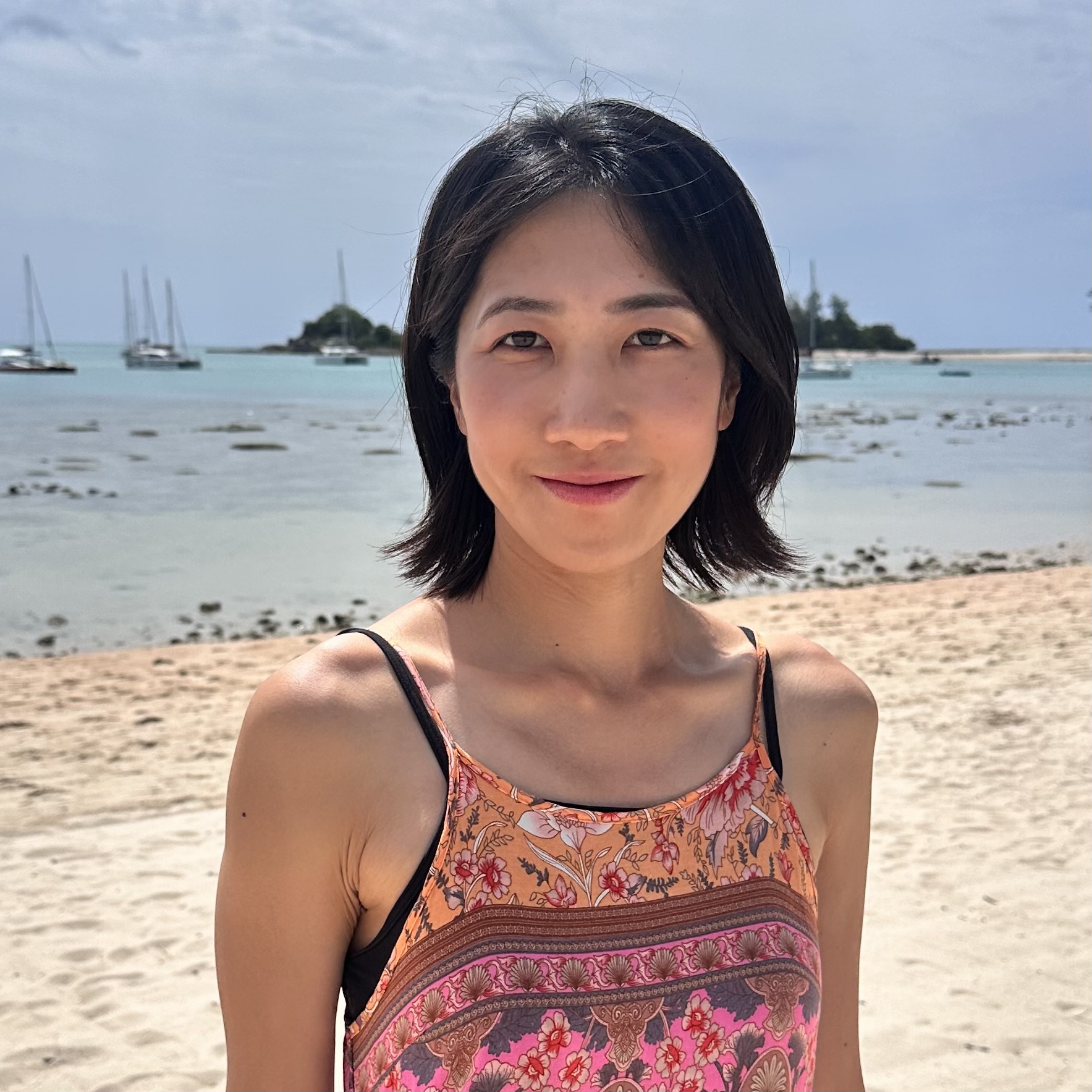 Khrua Mitr 奥山 恵理子