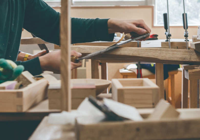 職人たちが手作業でひとつひとつ製作