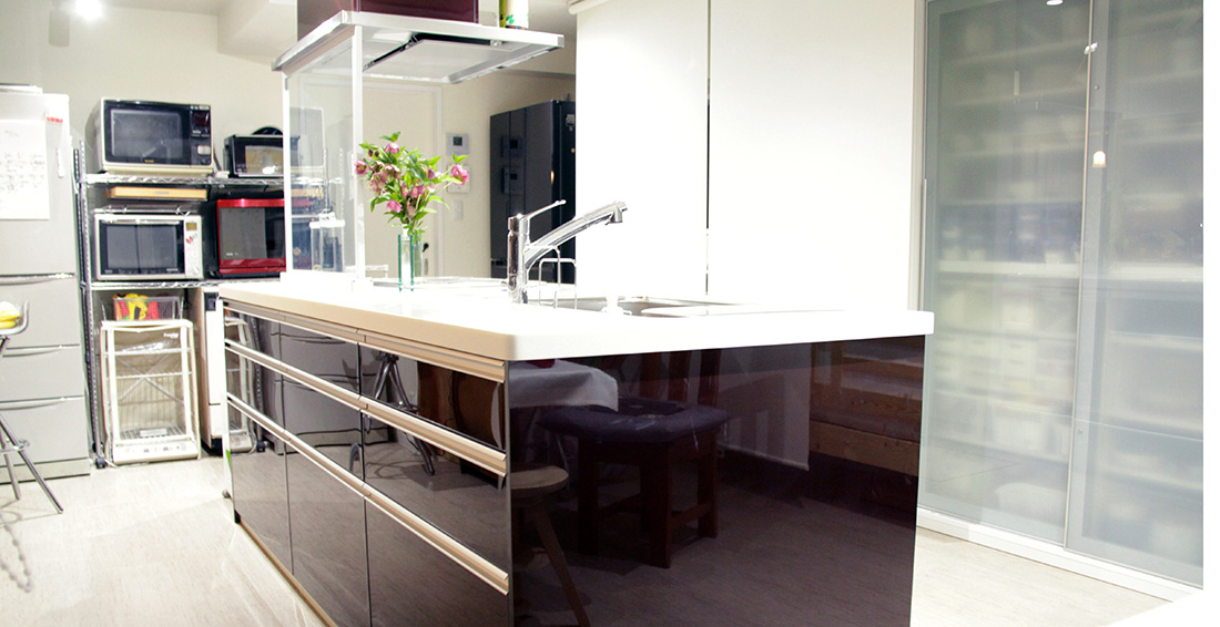 衛生的で機能的!クオリティとコストパフォーマンスに優れたステンレスキッチン【プロのキッチン】