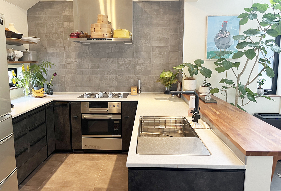 「機能」と「デザイン」を両立、家族が楽しく快適に過ごせるキッチンに【プロのキッチン】