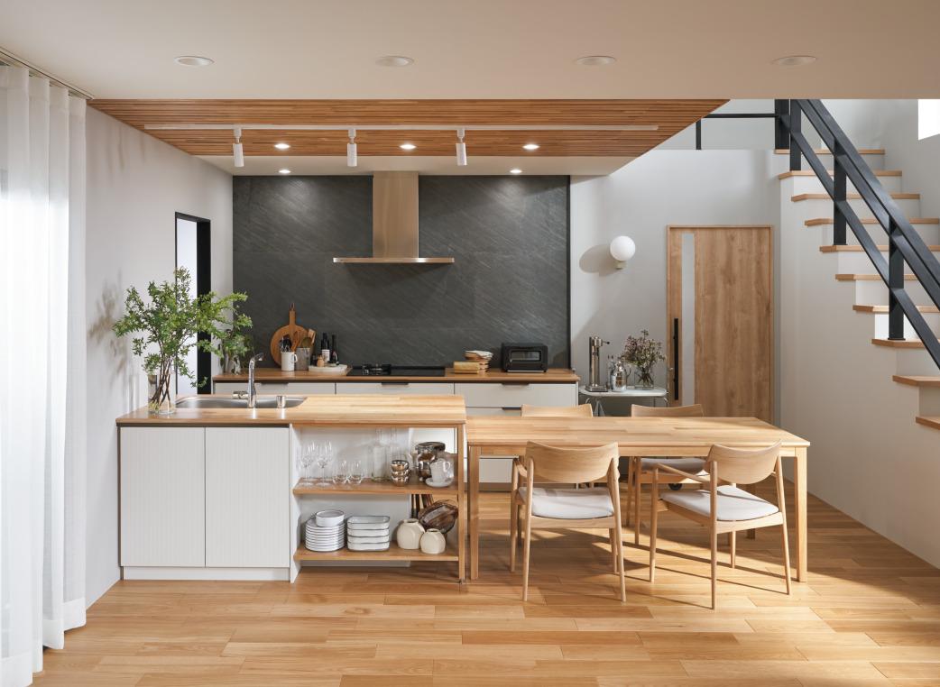 プロに聞く! 後悔しない木目キッチンのコーディネート術