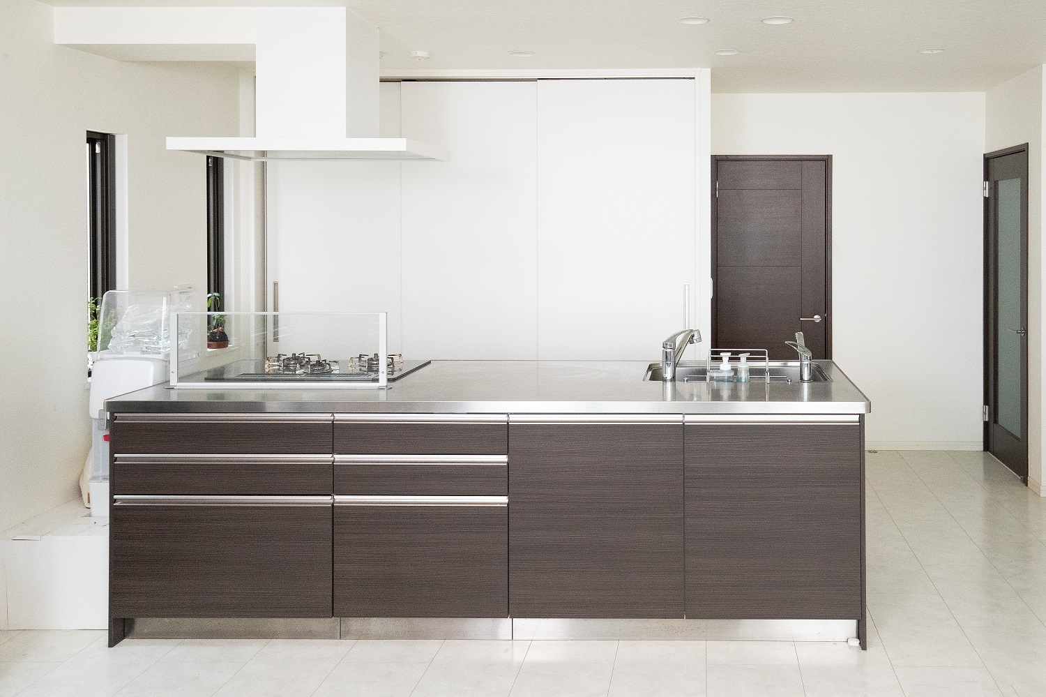 プロも満足のスタイリッシュで機能的なアイランドキッチン【プロのキッチン】