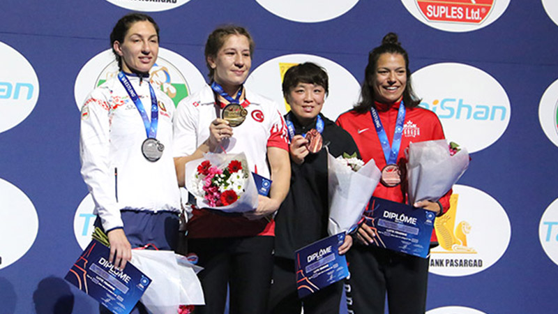 世界選手権（フランス）皆川 博恵(右から２番目) 　銅メダル